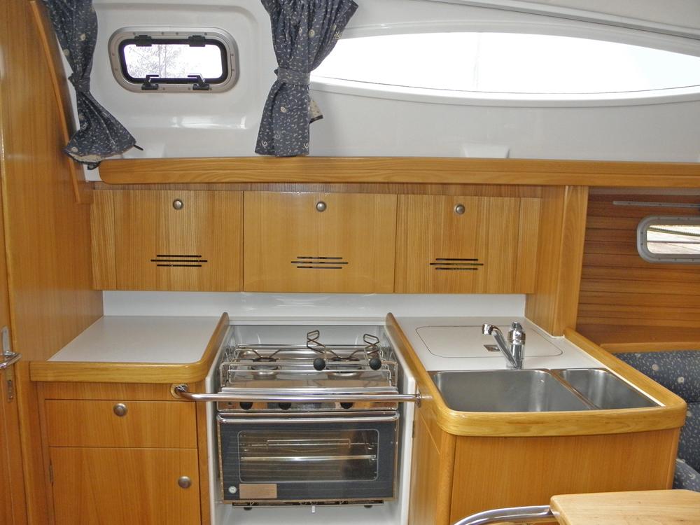 Saloon, Accommodation